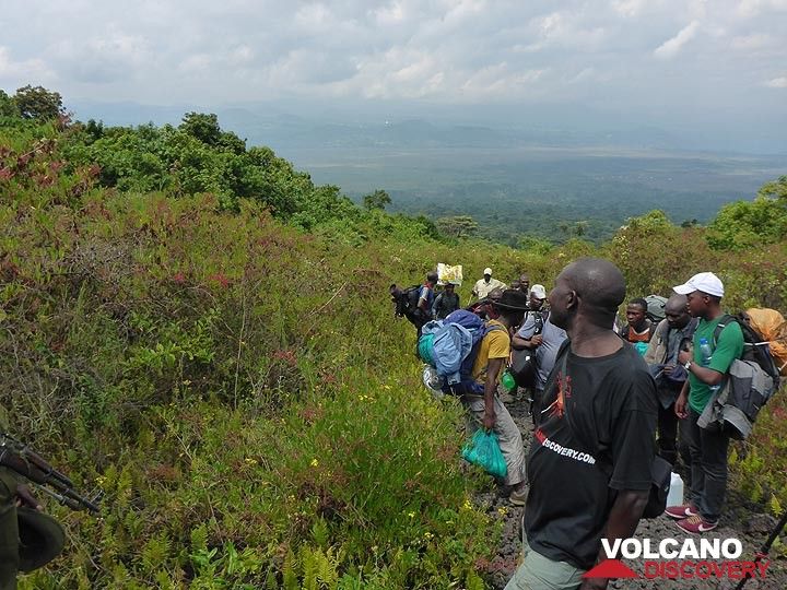 Tag 3 – Rückblick von Nyiragongos unterer Flanke in Richtung Ruanda (Photo: Ingrid Smet)