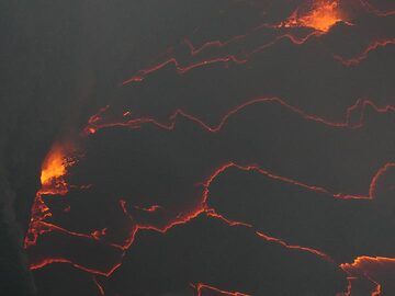 Day 4 - The edge of the lava lake is often the location of spattering fountains  (Photo: Ingrid Smet)