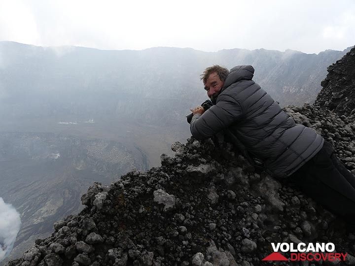 Tag 5 – Fotografieren der Gipfel-Caldera von Nyiragongo aus einem anderen Blickwinkel (Photo: Ingrid Smet)