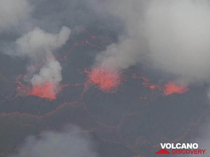Day 5 - Exploding gas bubbles push through the lava lake´s surface... (Photo: Ingrid Smet)