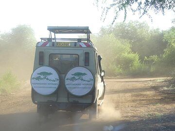 Akagera NP extension - fellow 4WD jeep (Photo: Ingrid Smet)