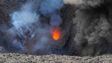 Blick auf einen der aktiven Schlote des Yasur-Vulkans (Tanna Island, Vanuatu) (16. September 2016) (Photo: Hermann)