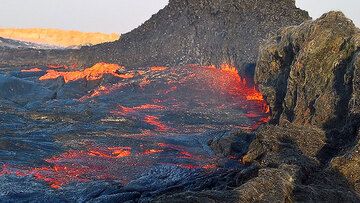 Unser Gast Jens-Wolfram E., der (zum zweiten Mal!) an der jüngsten Danakil-Expedition teilnahm, obwohl er noch unterwegs war, schickte uns eine erste Auswahl „frischer Bilder“ von Erta Ale und Dallol: (Photo: Jens-Wolfram Erben)