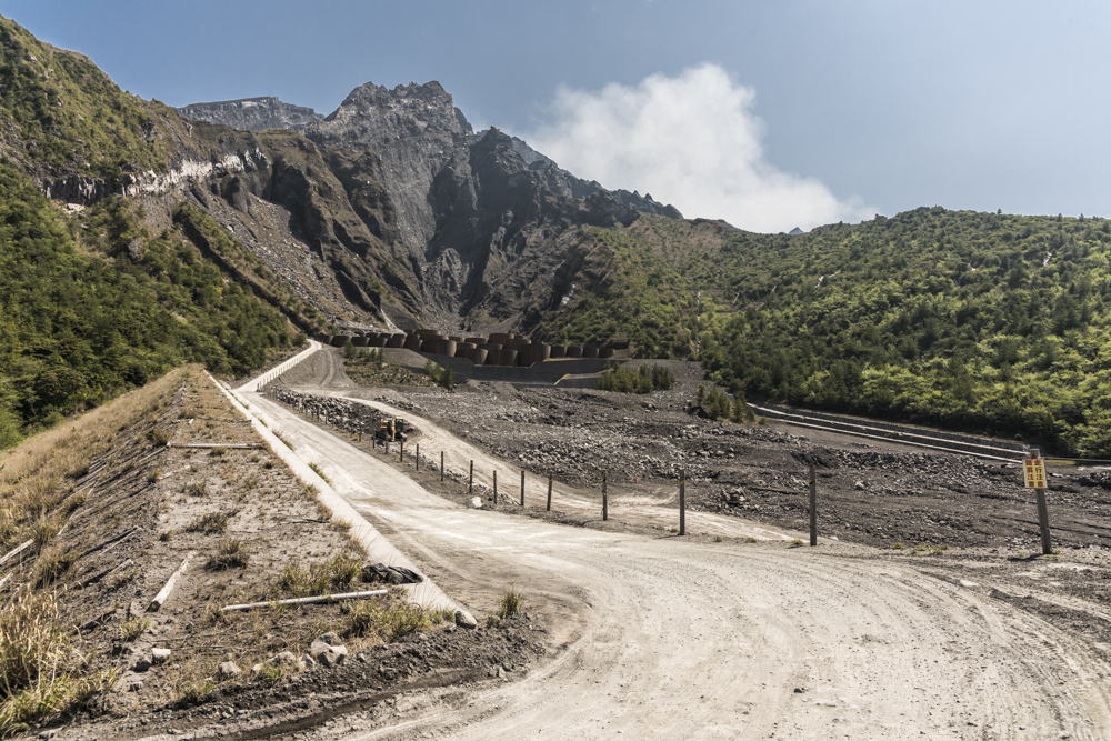 Dam construction to prevent lahars invading inhabited areas (Photo: Ivana Dorn)