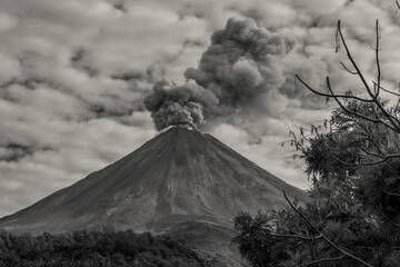 Colima in eruption, Mexico, Feb 2017 (Photo: Ivana Dorn)