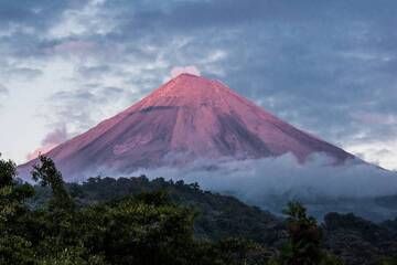 Sunset light touching Colima volcano (Mexico), Feb 2017 (Photo: Ivana Dorn)