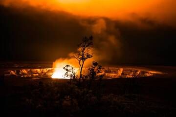 Nachtglühen des Lavasees im Halemaumau-Krater, Kilauea, Hawaii; August 2015 (Photo: Ivana Dorn)