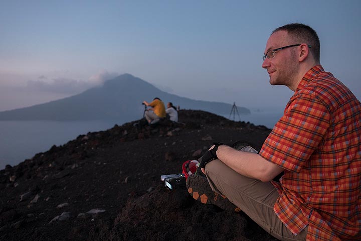 The last preparations for the sunrise on Anak Krakatau, with Rakata in the background. (Photo: Ivana Dorn)