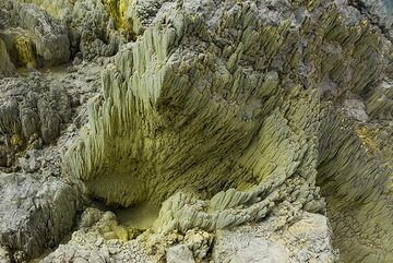 Gunung Papandayan bietet viele kunstvolle Schwefelstrukturen (Photo: Ivana Dorn)