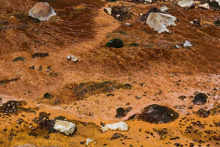 Iron deposits of Papandayan (Photo: Ivana Dorn)