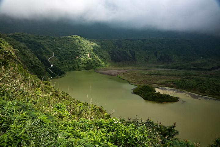 Galunggung volcano's crater lake (Photo: Ivana Dorn)