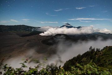 Bromo and semeru at night before dawn (Photo: Ivana Dorn)