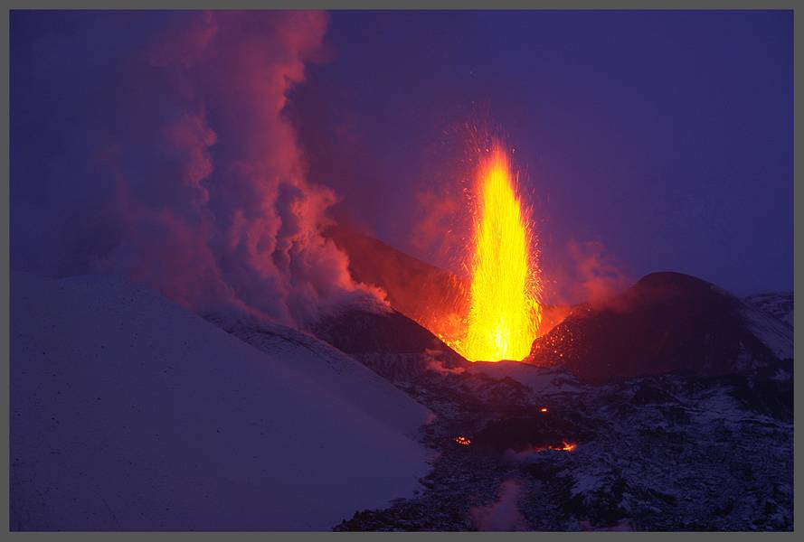 Lava fountain from the southern fissure vent at Tolbachik volcano (Photo: Alexander Lobashevsky)