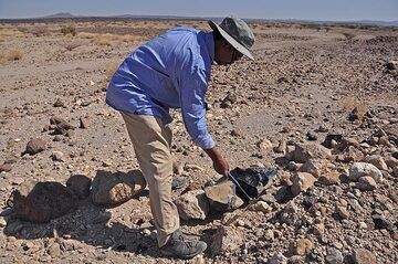 Our tour guide collecting some nice obsidian pieces (Photo: Anastasia)