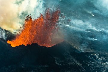 _0062240_4_star_small.jpg
Spaltausbruch aus dem Hauptkrater (Baugur) aus dem Flugzeug beim Bardarbunga-Ausbruch im Holuhraun-Gebiet. (Photo: AndreasIrgang)