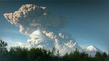 Explosion am Vulkan Bezymyanniy, Kamtschatka, Oktober 2012 (Photo: Andrey)
