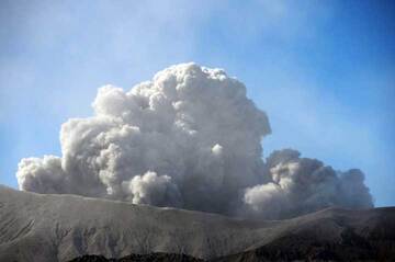 Ash emission from Dukono volcano, Halmahera Island (Indonesia) (Photo: Aris)
