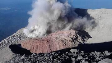 Small explosion in Semeru volcano's crater in May 2014 (East-Java, Indonesia) (Photo: Aris)