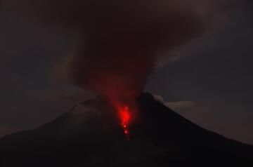 Sinabung's lava dome early on 20 Jan 2014 (Photo: Aris)