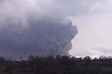 Pyroclastic flow from Sinabung volcano on 27 Jan 2014 (Photo: Aris)
