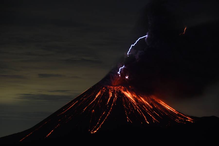 Vulcanian explosion at Krakatau volcano with lightning in Nov 2018 (Photo: Axel Timm)