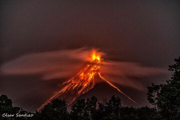 Lavafontänen und Lavaströme auf dem Vulkan Fuego (Guatemala) am 24. Juni 2016 (Photo: César Santizo)