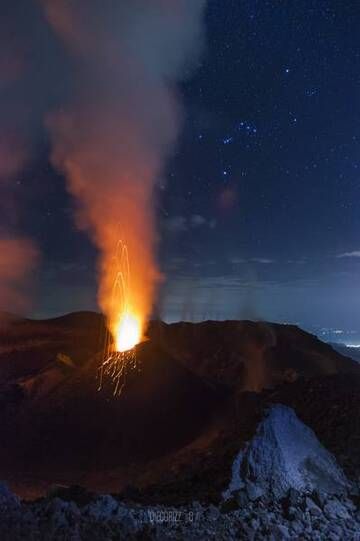 Mild eruption from the active cone inside the Mackenney crater of Pacaya volcano (Photo: Diego Rizzo)