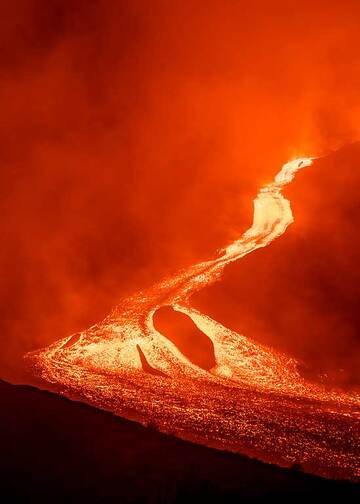 River of lava descending the flank of Pacaya on 29 April 2021 (Photo: Diego Rizzo)