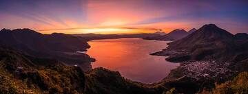 Panorama of Lake Atitlán at sunset (Photo: Diego Rizzo)