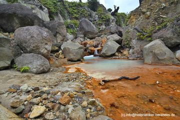 Red waters of a small creek from Papandayan's crater (Photo: Dietmar)