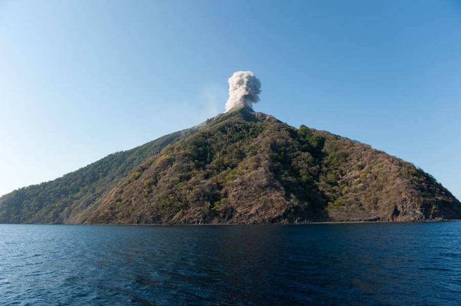 The island of Komba with active Batu Tara volcano (Indonesia, Nov 2015) (Photo: Fady Kamar)