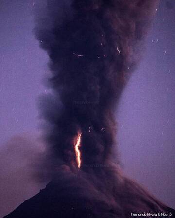 Eruption from Colima volcano with lightning in eruption column on 15 Nov 2015 (Photo: Hernando Rivera)