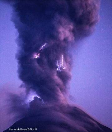 Eruption from Colima volcano with lightning in eruption column on 15 Nov 2015 (Photo: Hernando Rivera)