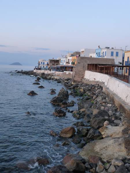 Last daylight on the part of the village besides the sea, Nisyros, April 2009 (Photo: Ingrid)