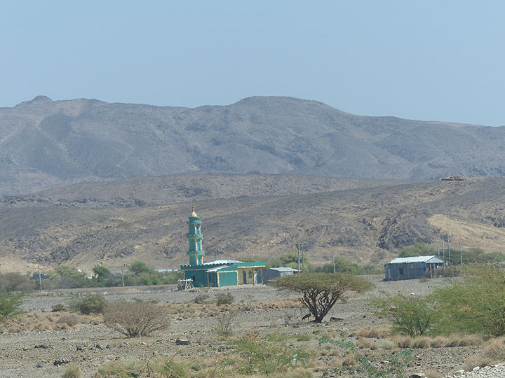 DAY 3: From Logia to Afrera salt lake  - colourful green mosque along the way (Photo: Ingrid)