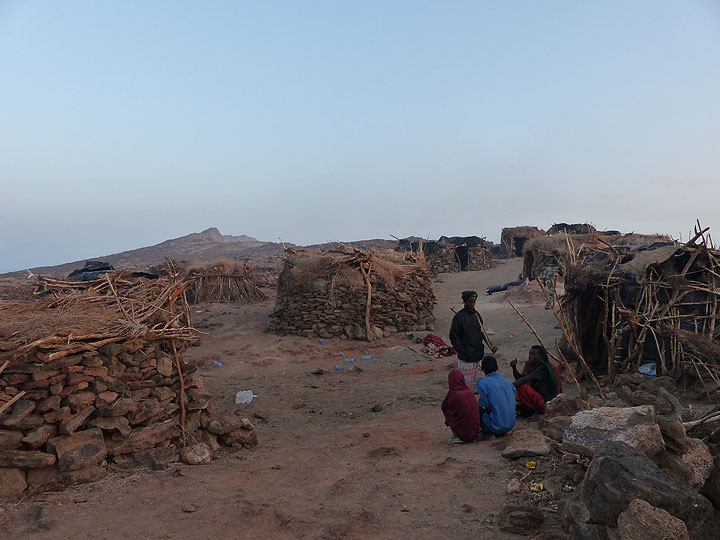 DAYS 5-6-7: Erta Ale - the small Afar settlement on the edge of the caldera. We wil be assigned a traditional round hut for accomodation of the next 3 days. (Photo: Ingrid)