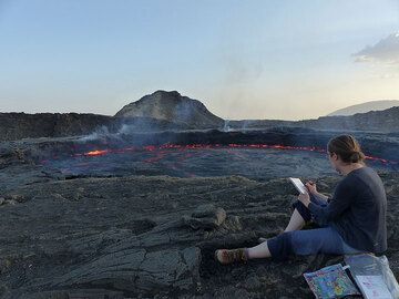 DAYS 5-6-7: Erta Ale - After the morning introduction walk around the caldera, lunch and afternoon napping we have the rest of the time on Erta Ale to freely walk around, observe and photograph the volcanic phenomena. Plenty of time to make some sketches! (Photo: Ingrid)