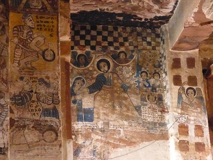 JOUR 11-12 : De Wakru à Mekele - Décorations murales dans une église orthodoxe monolithique du 8-9 ème siècle. (Photo: Ingrid)