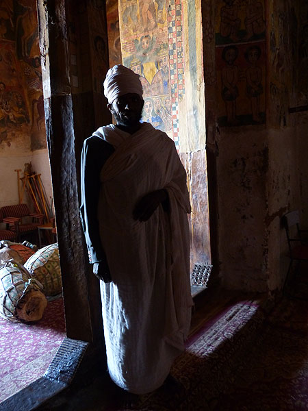 TAG 11-12: Von Wakru nach Mekele – Orthodoxer äthiopischer Priester (Photo: Ingrid)