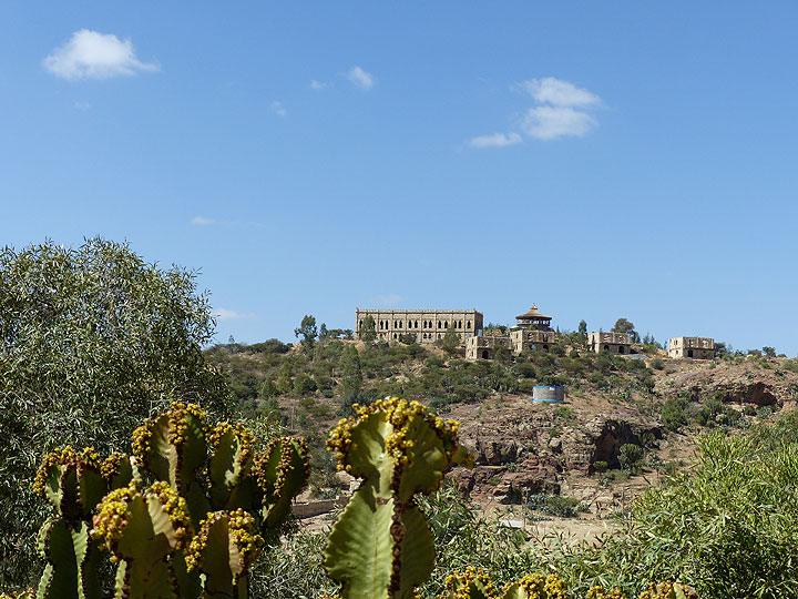 JOUR 11-12 : De Wakru à Mekele - Vue sur le paysage coloré des plateaux de grès des hautes terres du nord de l'Ethiopie. (Photo: Ingrid)