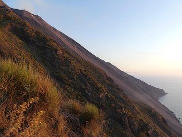 Evening light illuminating the Sciara del Fuoco as seen from its eastern edge at about 300 m above sea level. (Photo: Ingrid)