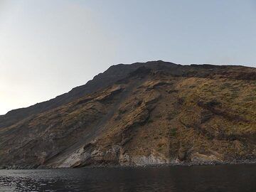 Last light of the day on the volcano's western flanks between Ginostra and the Sciara del Fuoco. (Photo: Ingrid)