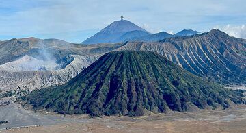 Alcune impressioni da un tour personalizzato nell'agosto 2024 a Bromo e Semeru (East Java, Indonesia) scattate dal nostro ospite Jason A. dall'Australia. Ijen era chiuso in quel periodo, quindi siamo andati al vulcano Merapi, attualmente (c)