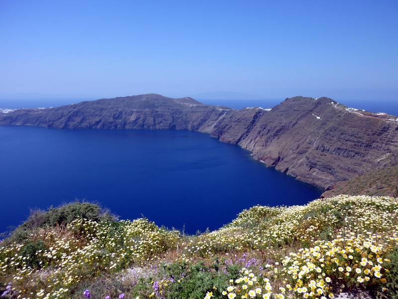 Blick auf die Caldera im Frühling auf der Insel Santorini, Griechenland (Photo: Janka)