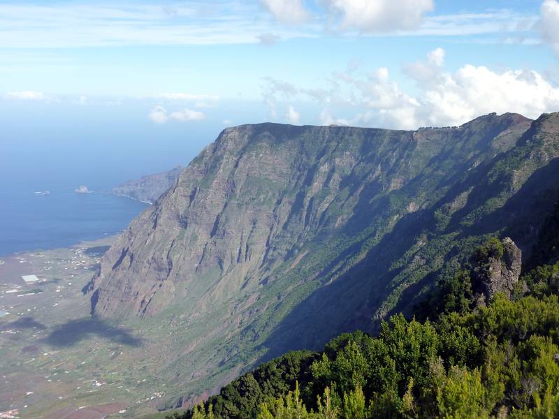 The El Golfo valley in the northern part of El Hierro, Canary islands, was formed many thousand years ago by enormous landslides that destroyed an ancient volcano. (Photo: Janka)