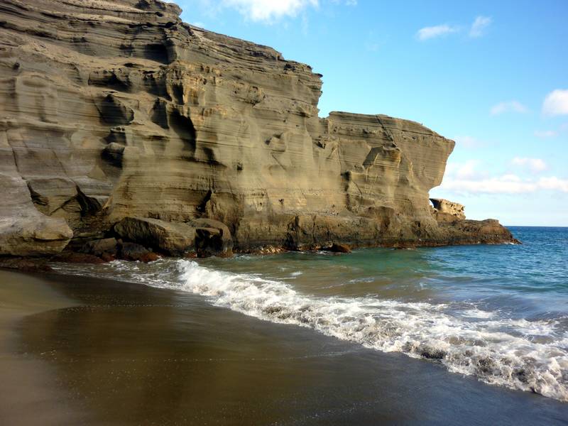 Überreste eines alten Schlackenkegels am Papakōlea „Green Sand“ Beach, Big Island, Hawaii (Photo: Janka)