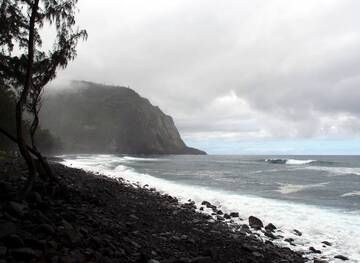 Waipiʻo Valley on a hazy day, Big Island, Hawaii (Photo: Janka)