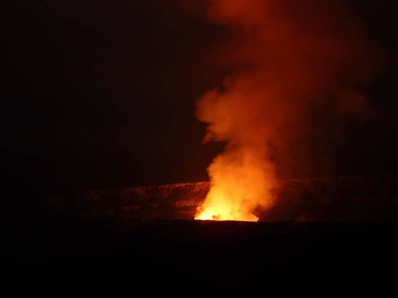 Spooky looking cloud of smoke coming out of Halema'uma'u Crater in Kilauea Caldera, Big Island, Hawaii (Photo: Janka)