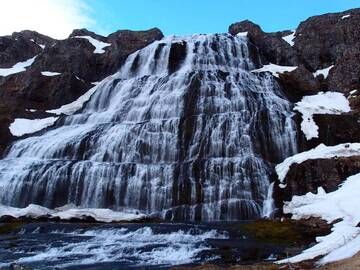 Dynjandi – ein atemberaubender 100 Meter hoher Wasserfall in den isländischen Westfjorden (Photo: Janka)