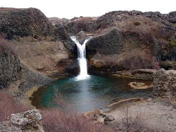 Καταρράκτης Gjárfoss στο βασαλτικό φαράγγι Gjáin κοντά στο ηφαίστειο Hekla, Ισλανδία (Photo: Janka)